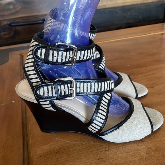 Nine West Ankle Strapped Wedges Size 8 - Picture 3 of 11